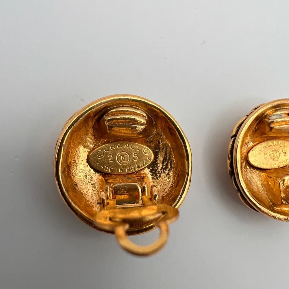CHANEL Vintage Quilted CC Matelasse Logo Earrings - Picture 7 of 10